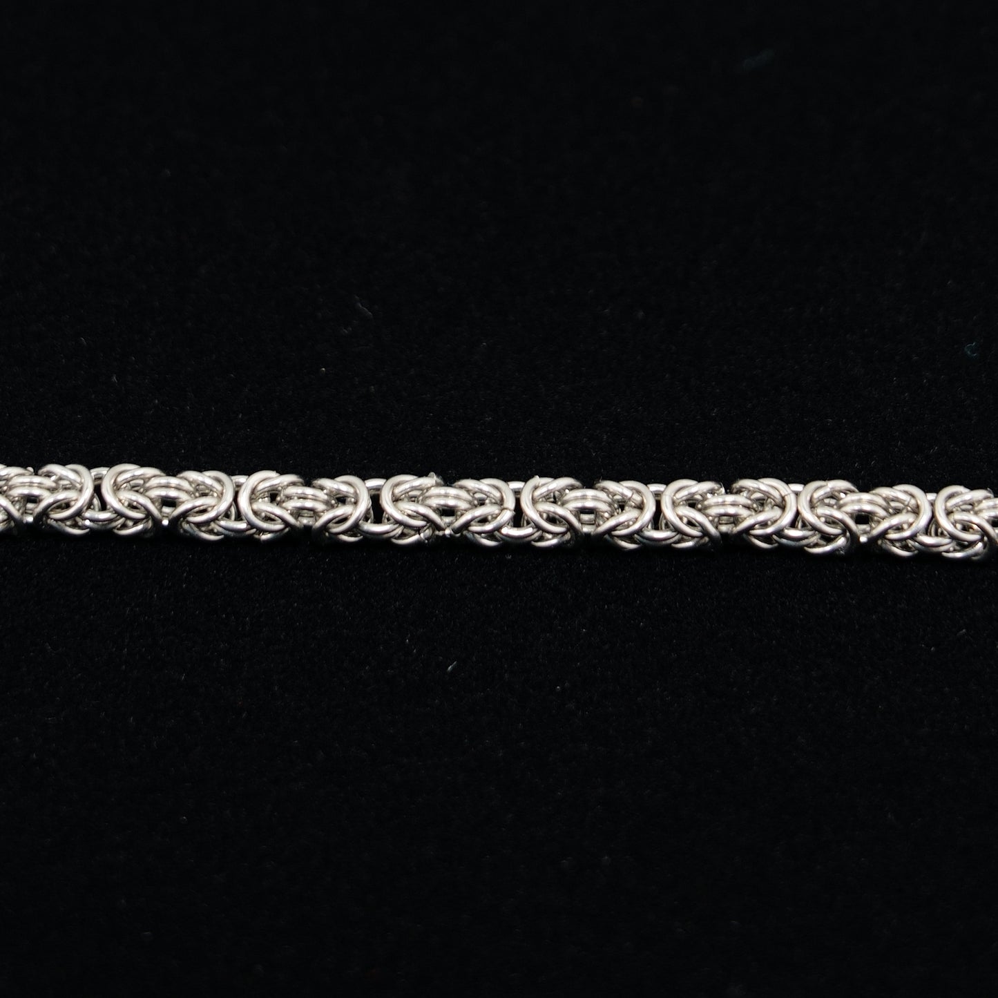 Dainty Byzantine Chain