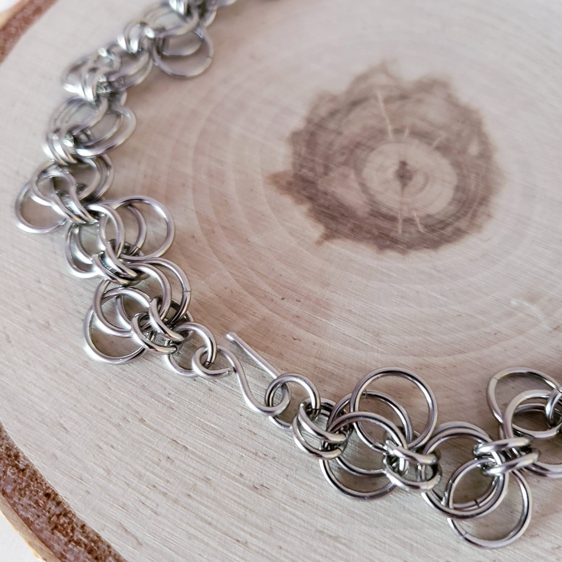 parrot safe jewelry, food grade stainless steel chain, handmade in the 'Forget Me Knot" chainmaille weave